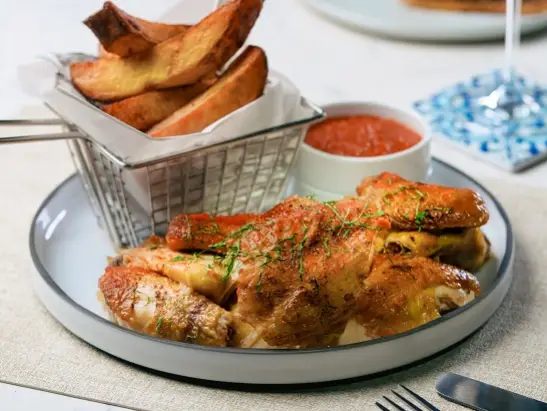 安达仕特色辣酱烤鸡配自制薯条“Frango Piri Piri” Andaz chili roasted chicken with homemade French fries